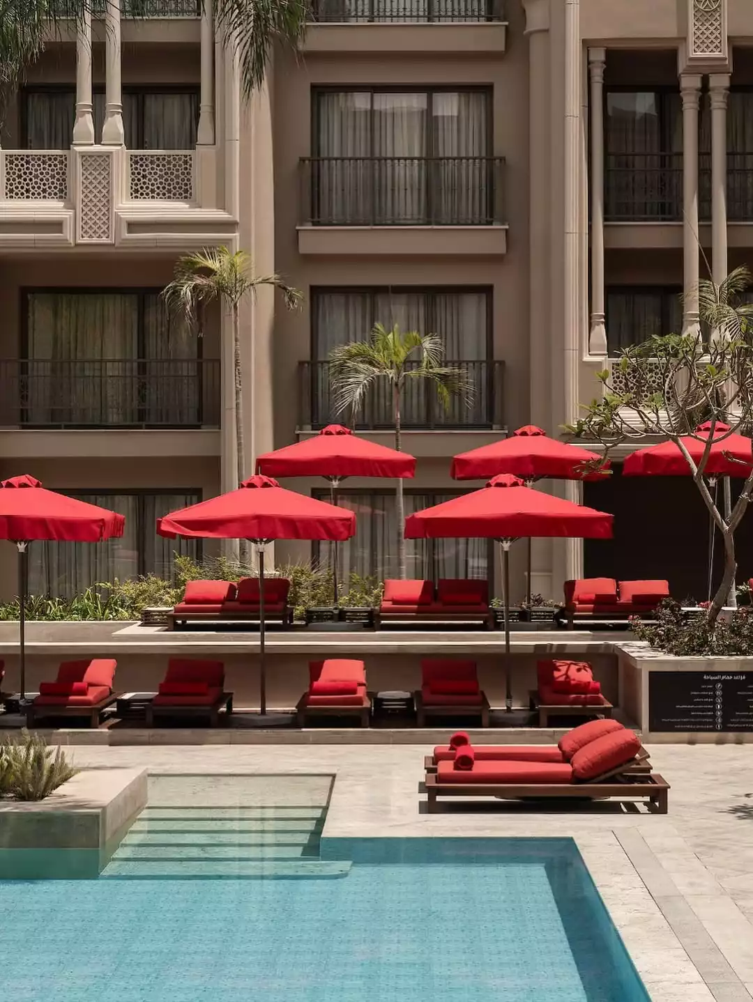 Giza Palace Hotel & Spa otelinin havuzu ve dış cephe görüntüsü