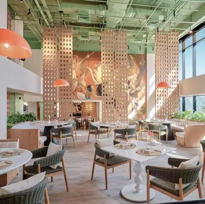 Hyatt Centric Cairo West'in restoran bölümünden bir görüntü.