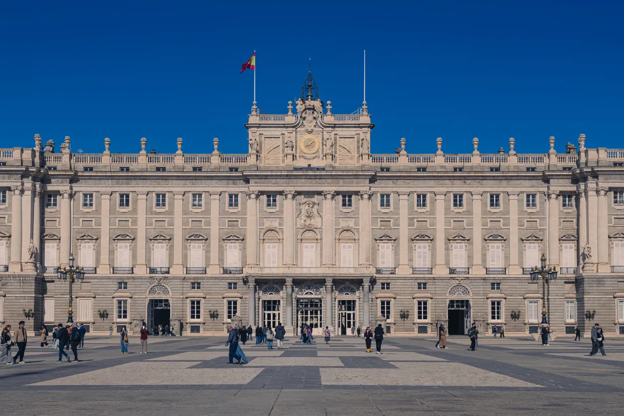 Madrid Kraliyet Sarayı Palacio Real dış cephe görünümü