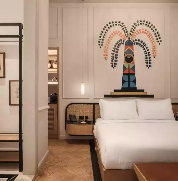 Mazeej Balad Boutique Hotel'in odalarından birinden iç görüntü.