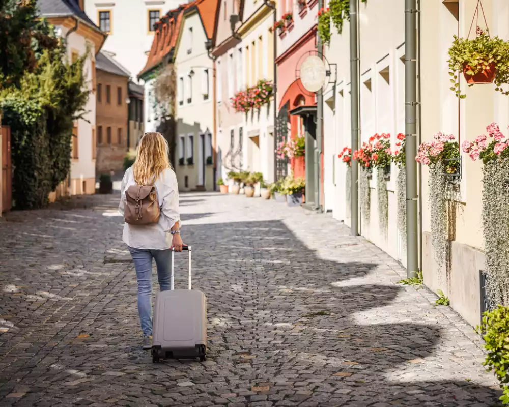 Solo Travel Neden Popüler? En Güvenli Şehirler ve Rotalar