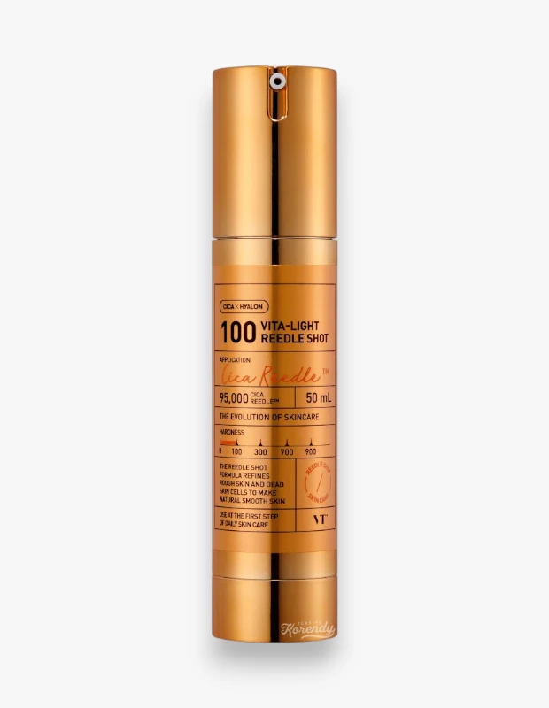 Altın bronz renginde, pompa başlıklı, üzerinde Cica Hyalon, Vita-Light Reedle Shot 100 ibaresi ve pürüzlü cildi pürüzsüzleştirme ve ölü hücreleri arındırma gibi etkilerini anlatan detaylı metinler ile VT ve Korendy logolarının yer aldığı bir cilt bakım serumu şişesi.