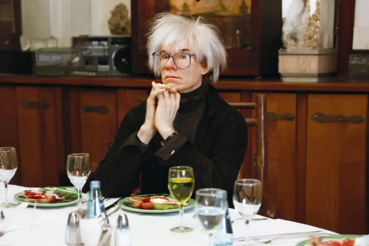 15 Dakikalık Şöhretin Ötesi: Andy Warhol’un Sanatı Nasıl Bir Tüketim İkonuna Dönüştü?