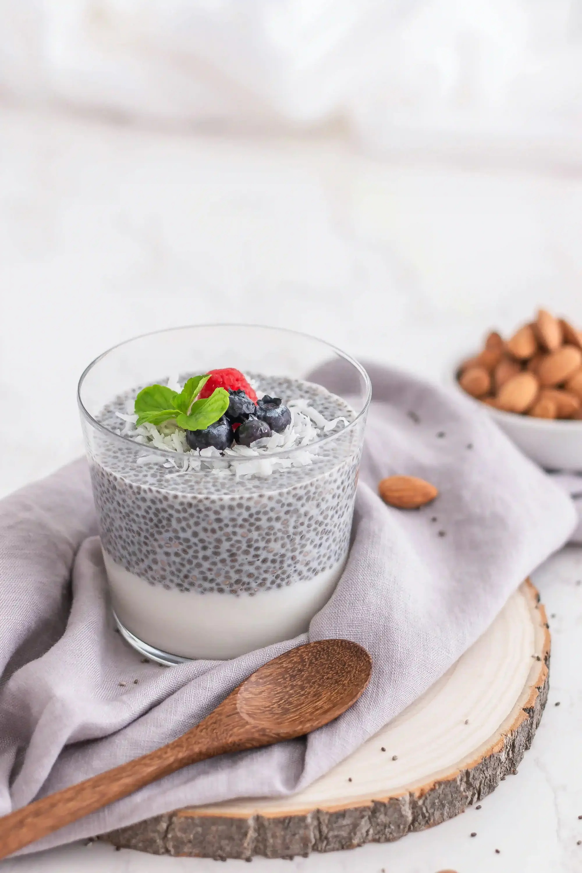 Detoks sürecinde badem sütüyle hazırlanmış chia puding