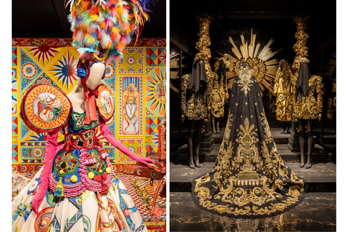 Sol görsel – Alt text:
Canlı renkler, geometrik desenler ve el işçiliği detaylarıyla tasarlanan Dolce & Gabbana Alta Moda kostümü; Sicilya folkloru ve dini ikonografiden ilham alan teatral siluet.
Sağ görsel – Alt text:
Altın işlemelerle bezeli siyah Dolce & Gabbana Alta Moda pelerini; barok estetik, dini ihtişam ve zanaatkârlığın birleştiği dramatik sergi yerleştirmesi.