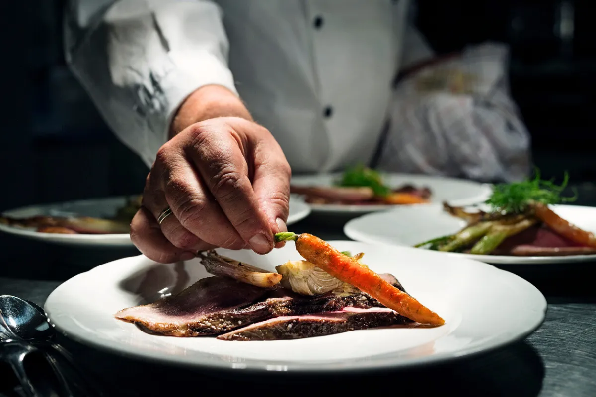 Gastronomide Yeni Dönem: Neden 2026 Menülerinde "Duyusal Gastronomi" Akımı Öne Çıkıyor?