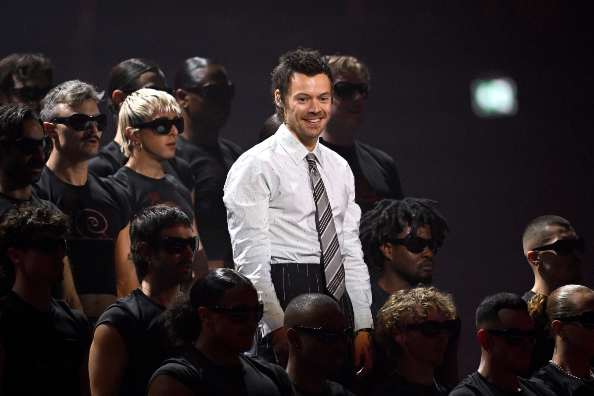 Harry Styles’tan Ezber Bozan Kırmızı Halı Hamlesi