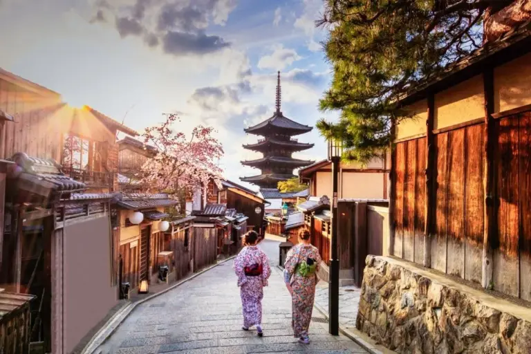 Zamanın Yavaş Aktığı Şehir Kyoto: Tapınaklar, Zen Bahçeleri ve Gizli Rotalar