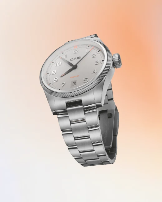 Oris ProPilot Date otomatik mekanizmalı çelik erkek kol saati stüdyo görüntüsü