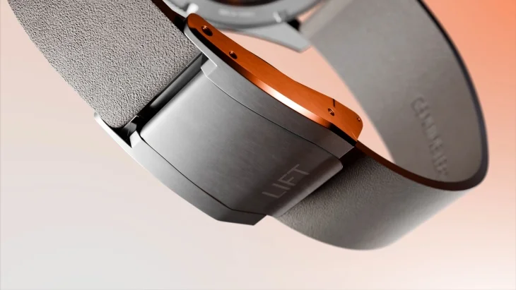 Oris ProPilot Date otomatik mekanizmalı çelik erkek kol saati uçak kemerlerinden ilham alan toka sistemi