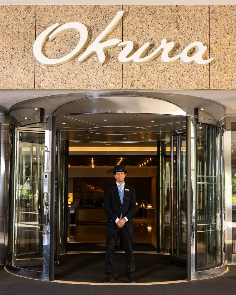 Hotel Okura Amsterdam, dış cephe ve karşılama ekibi