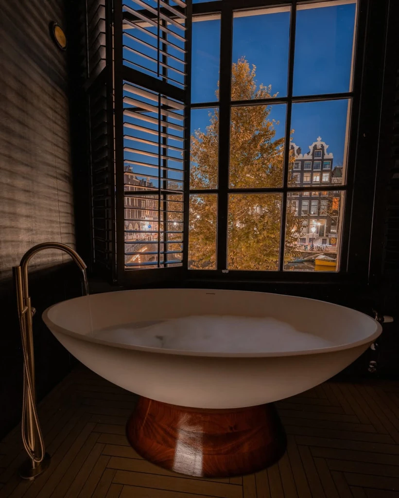 Hotel The Craftsmen, köpüklü küvet ve Amsterdam şehir manzarası