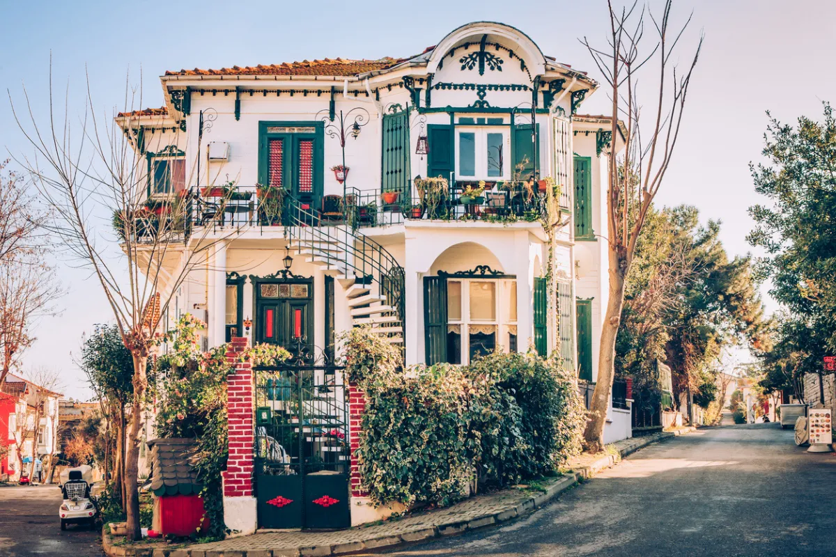 Büyükada'nın meşhur tarihi, sevimli köşkleri