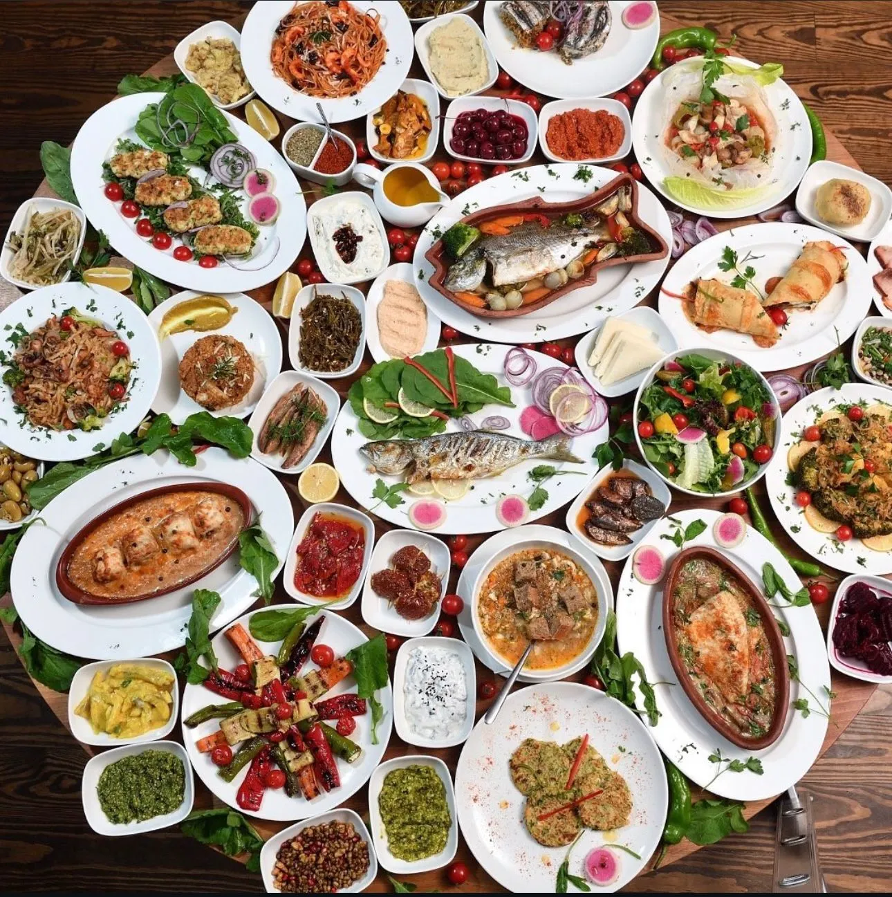 Cibali Kapı Balıkçısı balık ve meze sofrası