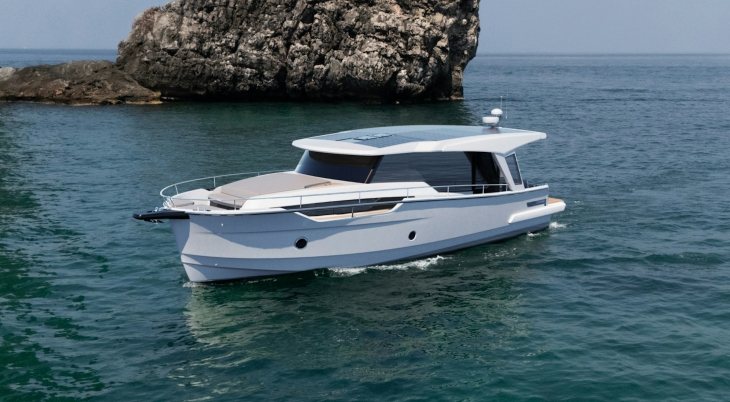 Greenline 42 çevreci tekne modeli beyaz dış mekan tasarımı