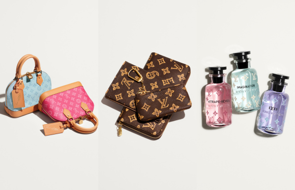 Açık renk zeminde sergilenen mavi ve pembe mini çantalar, klasik kahverengi Louis Vuitton Monogram desenli cüzdanlar ve pembe, turkuaz, mor renklerde Monogram logolu parfüm şişeleri markanın 130 yıllık ikonik deseninin zaman içindeki dönüşümünü ve modern yorumlarını gözler önüne seriyor.