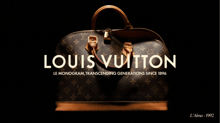 Siyah fon üzerinde, kahverengi Louis Vuitton Monogram desenli ve doğal deri saplı ikonik Alma çantası, markanın 1896'dan beri süregelen zanaat ve yaratıcılık mirasından doğan 130 yıllık hikâyesini ve zamansız estetiğini yansıtan bir duruş sergiliyor.