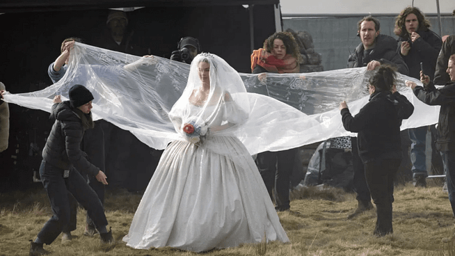 Margot Robbie ve Jacob Elordi İle Uğultulu Tepeler: Büyük Aşk Hikâyesi Geri Dönüyor