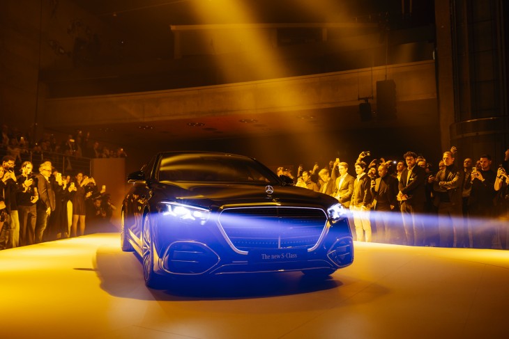 yeni makyajlı Mercedes-Benz S Serisi dünya lansmanı, Mercedes-Benz Müzesi, Digital Light LED farlar