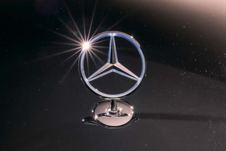 yeni makyajlı Mercedes-Benz S Serisi ışıklı Mercedes yıldız amblemi