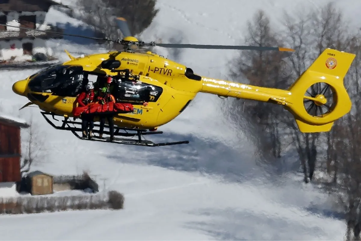 Milano Cortina 2026 Kış Olimpiyatları’nda Cortina d’Ampezzo’daki Tofane Alpine Skiing Centre’da iniş yarışında kaza yapan Lindsey Vonn’un dağ kurtarma helikopteriyle pistten tahliye edilmesi.
