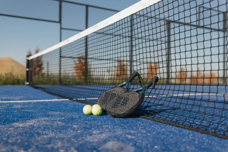 Raketinizi Hazırlayın: İstanbul, Ankara, İzmir ve Bodrum’un En İyi Padel Kortları
