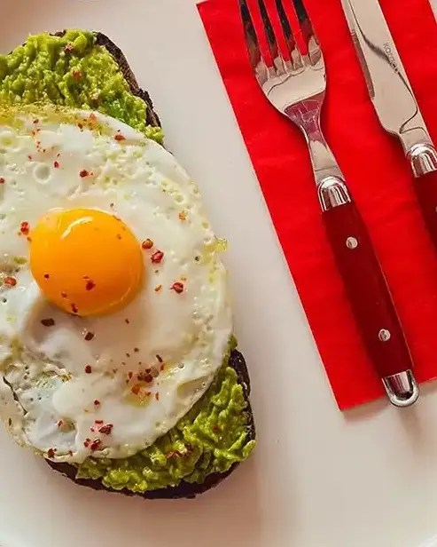 Austin KaffeeRösterei ekmeküstü avokadolu yumurtası