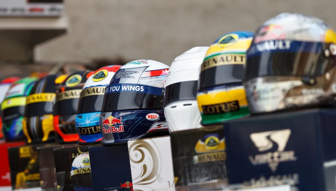 Monte Carlo Monaco’da Formula 1 Grand Prix sırasında satışa sunulan pilot kask modelleri