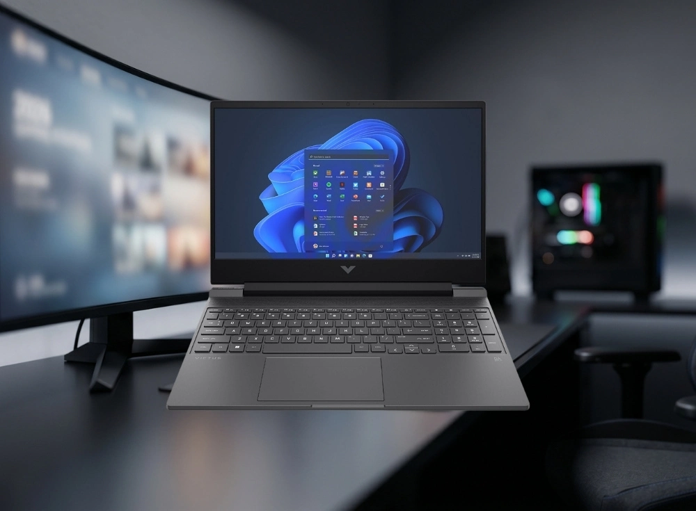 Marka Adı: HP
Ürün Adı: HP Victus Gaming Dizüstü Bilgisayar Core 5 210H RTX 5050
Ürün Cinsiyeti: Belirtilmemiş
Ürün Tipi: Dizüstü Bilgisayar
Ürün Sezonsallığı: Belirtilmemiş
Ürün Çeşidi: Oyun Dizüstü Bilgisayarı
Ürün Özellikleri: HP Victus Gaming dizüstü bilgisayar, koyu gri/antrasit rengi ve minimalist tasarımıyla hem şıklığı hem de performansı bir araya getiriyor. Core 5 210H işlemci ve NVIDIA GeForce RTX 5050 grafik birimiyle giriş-orta segmentte stabil ve dengeli bir oyun deneyimi sunarken, 16 GB RAM ve 512 GB SSD depolama günlük kullanım ve çoklu görevler için yeterli alanı sağlıyor. Tam boyutlu QWERTY klavyesi ve Bang & Olufsen destekli ses sistemi ile zengin bir multimedya deneyimi vaat ederken, Windows 11 işletim sistemi modern arayüzüyle dikkat çekiyor.
Öne Çıkan Detaylar:
- Core 5 210H İşlemci
- NVIDIA GeForce RTX 5050 Ekran Kartı
- 16 GB RAM ve 512 GB SSD Depolama
- Sade ve Minimalist Tasarım
- Bang & Olufsen Ses Teknolojisi
- Hem Oyun Hem Günlük Kullanım Uyumluluğu
Kimler Kullanıyor?: Oyun tutkunları ve günlük görevlerini güçlü bir cihazla birleştirmek isteyenler için idealdir. Özellikle sade ve şık bir tasarıma önem veren, hem iş hem de eğlence ihtiyaçlarını karşılayabilecek dengeli performansa sahip bir dizüstü bilgisayar arayan kişiler bu ürünü tercih edebilirler.