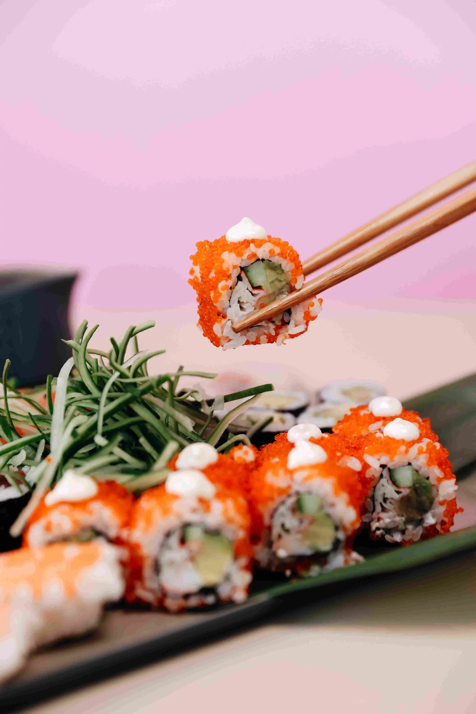 Kumiko Sushi & More, Sevgililer Günü'ne özel menüsü ile hem şık hem de romantik bir gece vadediyor.