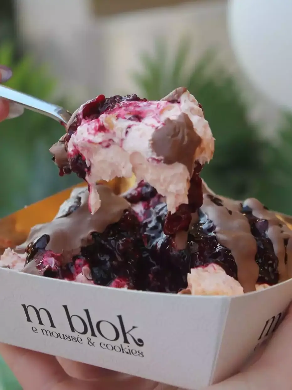 M Blok orman meyveli ve çikolatalı mousse