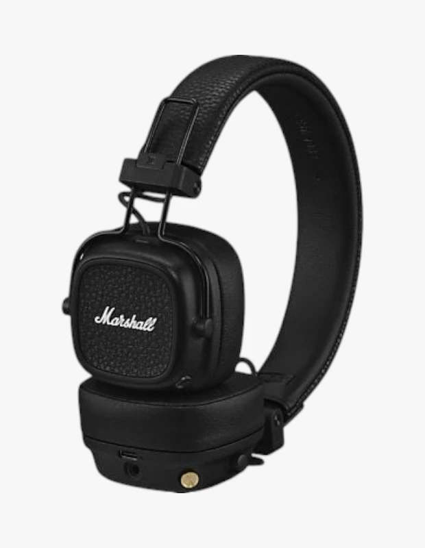 Marka Adı: Marshall
Ürün Adı: Marshall Major V Retro Stili Kulak Üstü Kulaklık
Ürün Cinsiyeti: Unisex
Ürün Tipi: Kulak Üstü Kulaklık
Ürün Sezonsallığı: Belirtilmemiş
Ürün Çeşidi: Kablosuz Kulaklık
Ürün Özellikleri: Bu siyah renkli kulak üstü kulaklık, ikonik retro Marshall tasarımına sahiptir. Dokulu kulak yastıkları ve kafa bandı ile şık bir görünüm sunar. Ürünün yan kısmında altın detaylı bir kontrol düğmesi, alt kısmında ise USB-C şarj portu ve 3.5mm jak girişi bulunmaktadır. Katlanabilir yapısı sayesinde kolayca taşınabilir. 100 saate varan ultra uzun pil ömrüyle kesintisiz müzik deneyimi sunar ve aktif gürültü engelleme yerine etkili pasif gürültü izolasyonu mevcuttur. Ter ve hafif su sıçramalarına karşı dayanıklıdır. Dengeli midler, belirgin baslar ve net vokaller sunan Marshall’a özgü ses profiliyle öne çıkar, özellikle rock, alternatif ve canlı kayıtları dinleyenler için tatmin edici bir deneyim sağlar.
Öne Çıkan Detaylar:
- 100 saate varan sınıfının ötesinde pil ömrü ile kesintisiz kullanım
- İkonik retro Marshall tasarımı ve pratik katlanabilir yapısı
- Pasif gürültü izolasyonu ve Marshall’a özgü karakterli ses deneyimi
Kimler Kullanıyor?: Şarj derdi olmadan gün boyu müzik dinlemek isteyenler, vintage estetiği ve güvenilir ses performansını bir arada arayanlar, rock, alternatif ve canlı müzik kayıtlarında zengin ve dengeli bir ses deneyimi bekleyenler bu kulaklığı tercih edebilir. Kullanım kolaylığını ve tarz sahibi görünümü önemseyen, hareketli ve müzikle iç içe bir yaşam süren herkes için idealdir.