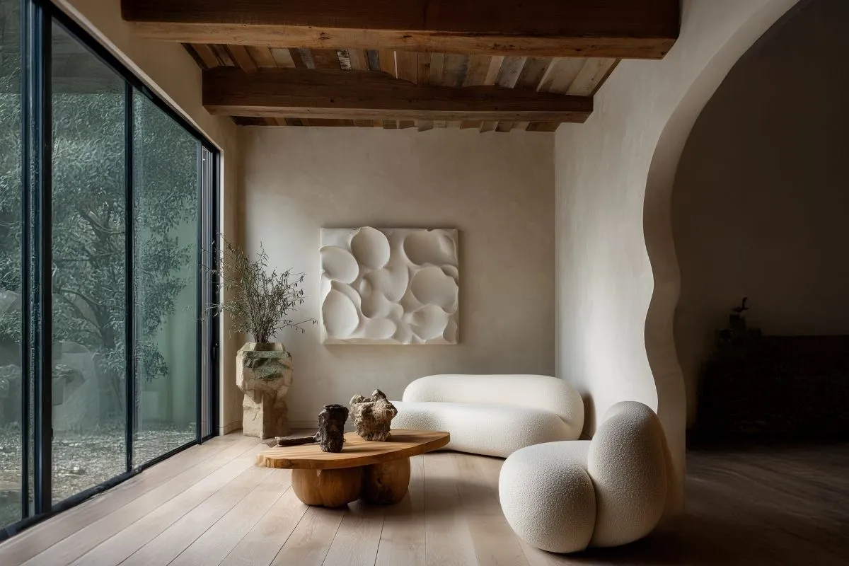 Minimalist Evlerde Soyut Sanat: Mekânla Kurulan Diyalog