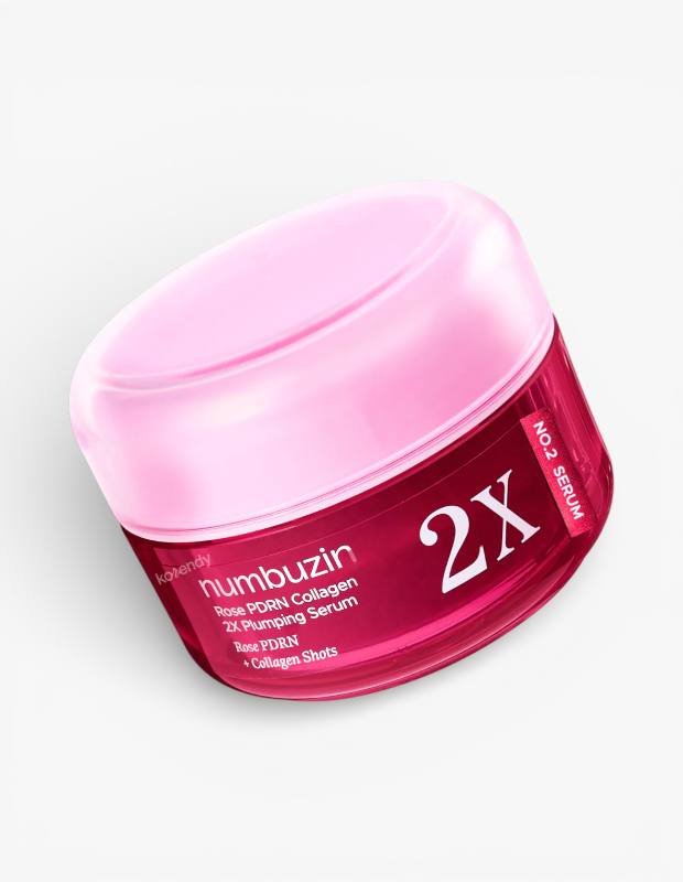 Marka Adı: Numbuzin
Ürün Cinsiyeti: Belirtilmemiş
Ürün Tipi: Cilt Serumu
Ürün Sezonsallığı: Bahar
Ürün Çeşidi: Anti-aging, dolgunlaştırıcı ve yenileyici cilt serumu
Ürün Özellikleri: Numbuzin No.2 Rose PDRN Collagen 2X Plumping Serum, pembe kapaklı ve şeffaf koyu pembe renkli bir kavanozda sunulur. Formülü %10 yüksek yoğunluklu Gül PDRN ve 15 çeşit güçlü Peptit kompleksi içerir. Bu serum, cildin yenilenme hızını, elastikiyetini ve kolajen üretimini destekleyerek cildi dolgunlaştırmayı ve daha genç bir görünüm kazandırmayı hedefler. Özellikle elastikiyet kaybı, ince çizgiler ve matlık sorunlarına karşı etkilidir.
Öne Çıkan Detaylar:
- %10 yüksek yoğunluklu Gül PDRN ve 15 çeşit güçlü Peptit kompleksi içerir.
- Cildin yenilenme hızını, elastikiyetini ve kolajen üretimini destekler.
- Cilde dolgun ve canlı bir görünüm kazandırarak anti-aging etki sunar.
Kimler Kullanıyor?: Cildinde elastikiyet kaybı, ince çizgiler veya cansızlık gibi belirtiler gözlemleyen, daha dolgun, sıkı ve yenilenmiş bir cilt görünümüne ulaşmak isteyen herkes bu ürünü tercih edebilir. Özellikle bahar aylarında cilt bakım rutinini anti-aging odaklı güçlendirmek isteyenler için ideal bir destektir.