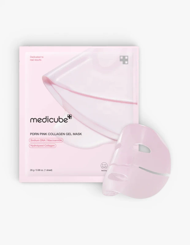 Marka Adı: Medicube
Ürün Cinsiyeti: Belirtilmemiş
Ürün Tipi: Jel maske
Ürün Sezonsallığı: Belirtilmemiş
Ürün Çeşidi: Cilt bakım maskesi

Ürün Özellikleri: Medicube PDRN Pink Collagen Jel Maske, somon PDRN (Sodium DNA), hidrolize kolajen, niasinamid ve 12 çeşit peptit içeren pembe renkli bir jel yüz maskesidir. Cildin elastikiyetini artırmayı, sıkılaşmasını ve daha duru bir görünüm kazanmasını hedefler. 28 gram ağırlığındaki tek kullanımlık bu maske, cilde derinlemesine bakım yaparak gözenek görünümünü minimize etmeye ve 48 saate varan nem ve elastikiyet sağlamaya yardımcı olur. Yenilikçi jel yapısıyla cilde rahatça tutunur ve aktif bileşenlerin emilimini destekler.

Öne Çıkan Detaylar:
- Somon PDRN (Sodium DNA) ve hidrolize kolajen ile zenginleştirilmiş formül
- Niasinamid ve 12 çeşit peptit içeren çok yönlü bakım
- 48 saate varan elastikiyet bakımıyla sıkı, gözeneksiz ve duru bir cilt görünümünü destekler

Kimler Kullanıyor?: Cilt elastikiyetini artırmak, gözenek görünümünü iyileştirmek ve daha sıkı, duru bir cilde kavuşmak isteyen herkes bu jel maskeyi tercih edebilir. Özellikle ciltlerinde yorgunluk, nem ve esneklik kaybı hissedenler ile yoğun aktif içerikli rutinlerini destekleyici onarıcı bir bakım arayanlar için idealdir. Parlak ve genç bir cilt görünümünü hedefleyen, cilt bariyerini güçlendirmeye özen gösteren ve hızlı etkili, yoğun nemlendirme sağlayan ürünleri seven kişiler için uygundur.
