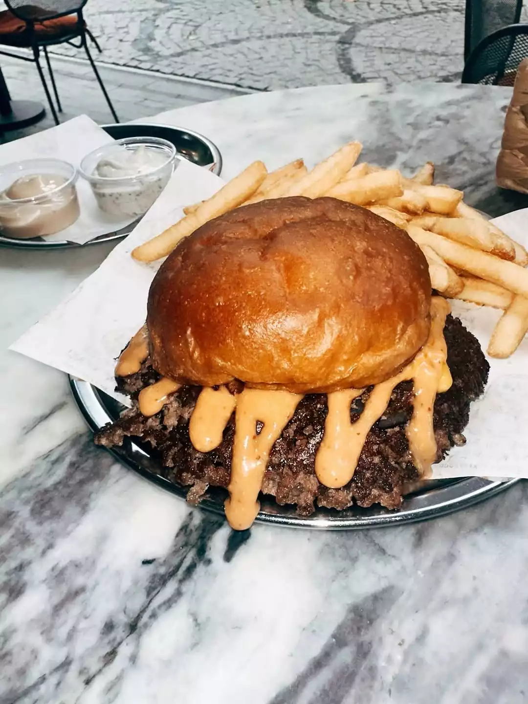 Çok sevilen Skull hamburger ve patates ikilisi