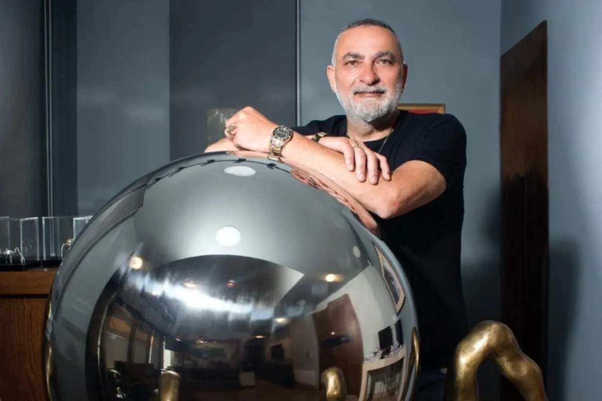 Bedensiz Mücevherler, Bağımsız Hacimler: Ali Rıza Akdolu ile “Aliens” Sergisi Üzerine