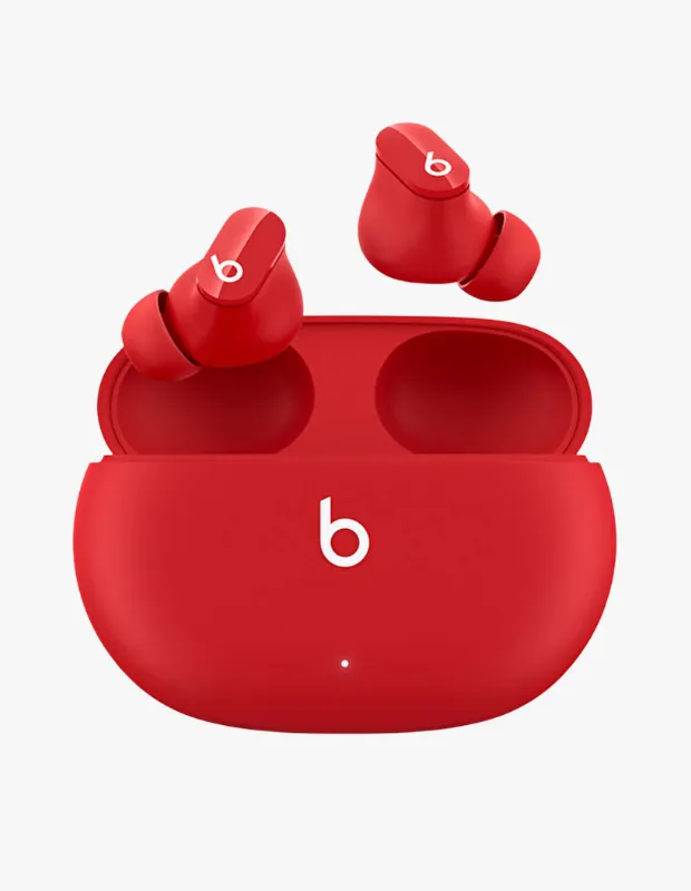 Marka Adı: Beats
Ürün Adı: Beats Studio Buds Gürültü Önleme Özellikli Gerçek Kablosuz Kulak İçi Kulaklık
Ürün Cinsiyeti: Belirtilmemiş
Ürün Tipi: True Wireless Kulak İçi Kulaklık
Ürün Sezonsallığı: Belirtilmemiş
Ürün Çeşidi: Kablosuz Kulaklık
Ürün Özellikleri: Kırmızı renkteki bu kompakt ve minimalist Beats Studio Buds, ikonik b logosuyla öne çıkar. Özel akustik platformu ve iki katmanlı diyaframa sahip sürücüleri sayesinde güçlü bas karakteri ve stüdyo kalitesinde stereo ayrımı sunar. Hibrit Aktif Gürültü Engelleme (ANC) özelliği çevresel gürültüyü akıllıca filtrelerken, Şeffaf Mod ile dış dünyayla bağlantınızı korur. Class 1 Bluetooth bağlantısı ve hem Apple hem de Android ekosistemleriyle tam entegrasyonu sayesinde evrensel uyumluluk ve kolay eşleşme sağlar. Şarj kutusuyla birlikte toplam 24 saate kadar batarya ömrü sunan cihaz, 5 dakikalık hızlı şarj ile 1 saatlik kullanım imkanı sunar. IPX4 sertifikası sayesinde terleme ve suya dayanıklıdır.
Öne Çıkan Detaylar:
- Özel akustik platformu ile stüdyo kalitesinde stereo ayrımı sunar
- Çevresel gürültüyü sürekli takip eden ve filtreleyen hibrit akıllı gürültü önleme (ANC)
- Apple ve Android ekosistemine tam entegrasyonu sayesinde evrensel uyumluluk
Kimler Kullanıyor?: Müziği sadece dinlemekle kalmayıp, güçlü basları ve stüdyo kalitesindeki sesiyle derinden hissetmek isteyenler bu ürünü tercih edebilir. Şehir hayatının temposunda aktif gürültü engelleme ile izole olmak veya şeffaf mod ile çevresiyle bağlantıda kalmak isteyen, Apple ve Android cihazları arasında kolayca geçiş yapabilen kullanıcılar için idealdir. Minimalist ve ikonik bir tasarımla stilini tamamlamak isteyen, spor yaparken veya günlük yaşamında performanstan ödün vermeyen, dinamik ve hareketli bir yaşam tarzına sahip teknoloji meraklıları bu kulaklıkları beğenecektir.