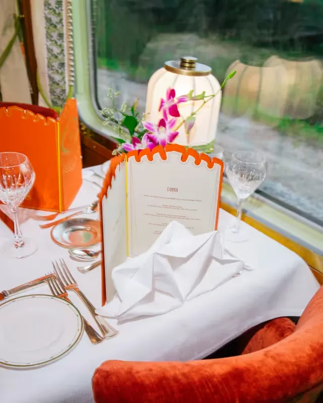 Eastern & Oriental Express, menü ve şık masalar