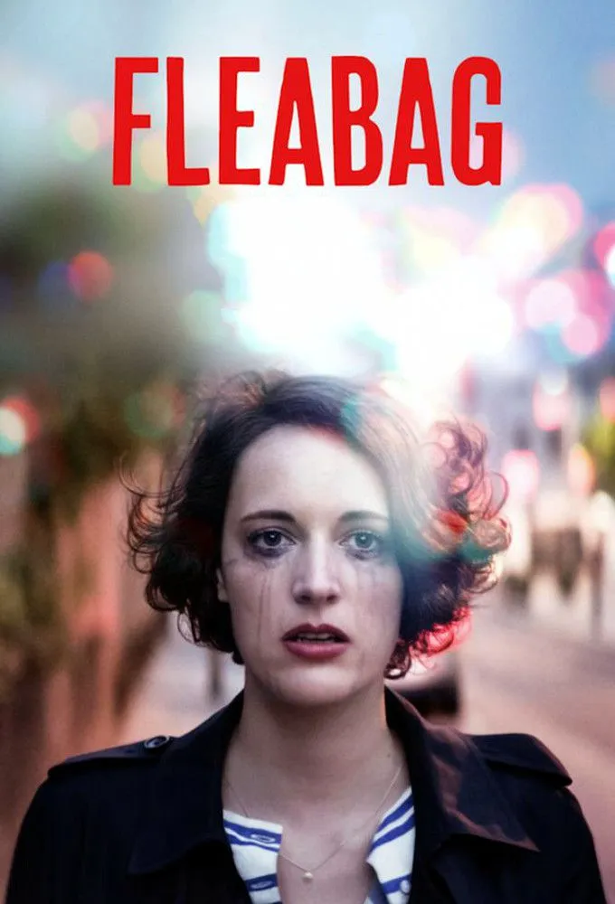 Fleabag karakteriyle Phoebe Waller-Bridge, bulanık şehir ışıkları önünde doğrudan kameraya bakıyor.