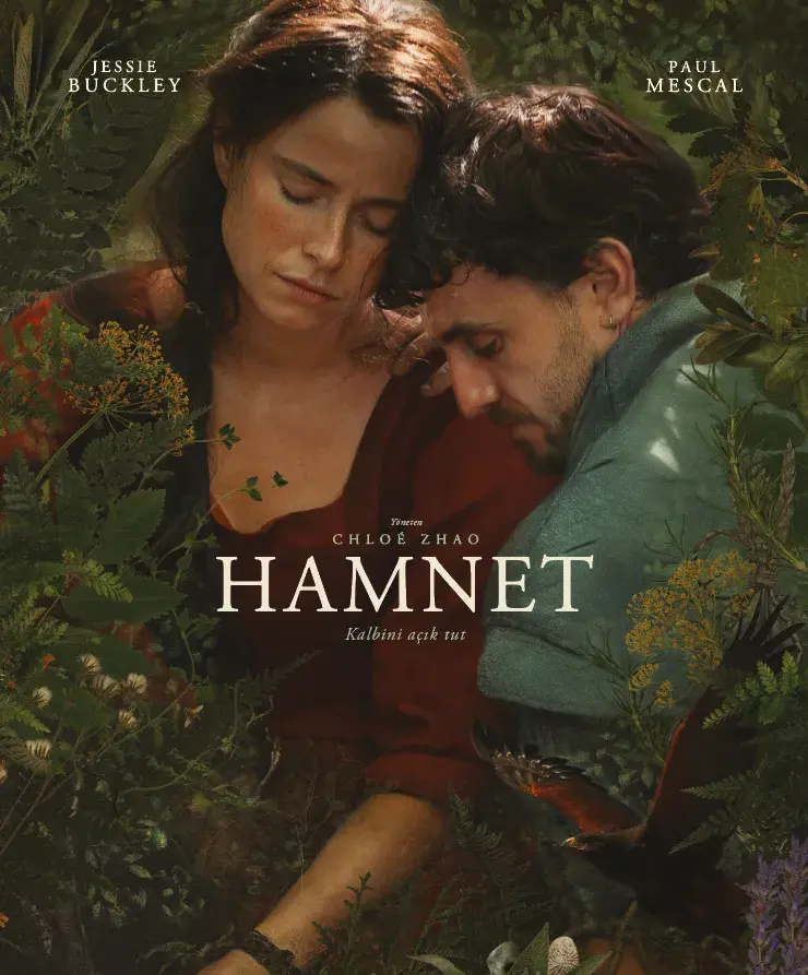 Hamnet filminin afişinde Jessie Buckley ve Paul Mescal, doğa ile iç içe bir kompozisyon içinde yan yana tasvir ediliyor.