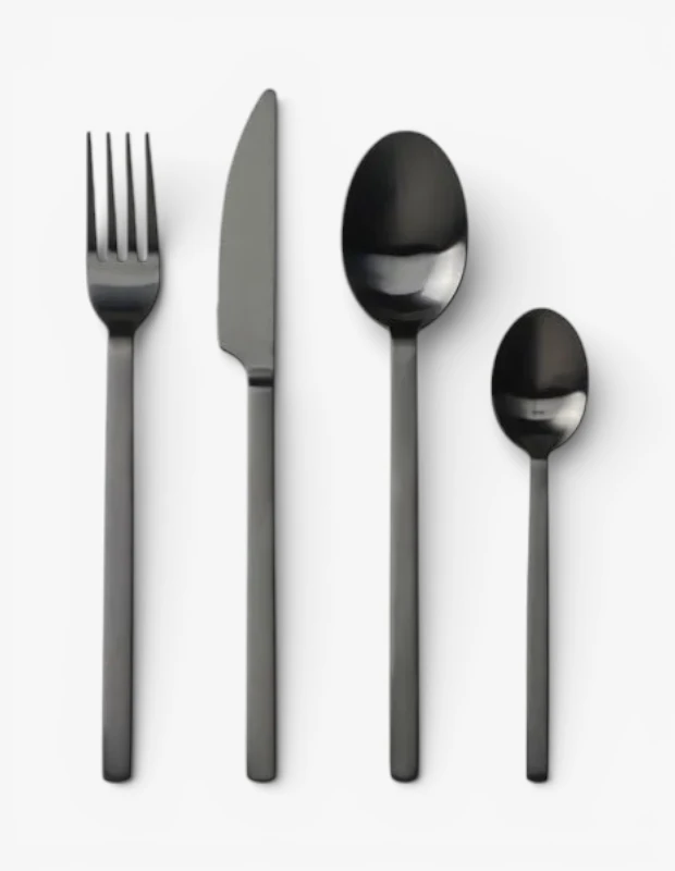 Marka Adı: Ikea
Ürün Cinsiyeti: Belirtilmemiş
Ürün Tipi: Çatal Bıçak Takımı
Ürün Sezonsallığı: Belirtilmemiş
Ürün Çeşidi: 6 kişilik yemek takımı (yemek çatalı, yemek bıçağı, yemek kaşığı, tatlı/çay kaşığı içerir)
Ürün Özellikleri: Bu modern çatal bıçak takımı, yemek çatalı, yemek bıçağı, yemek kaşığı ve tatlı/çay kaşığı olmak üzere sofranın temel ihtiyaçlarını karşılayan dört farklı parçadan oluşmaktadır. Mat siyah veya koyu gri tonlarındaki şık ve minimalist tasarımıyla dikkat çeker. Düz ve sade sapları sayesinde ele oturan rahat bir kullanım sunar. Günümüz sofra trendlerine uygun, göz alıcı ve çağdaş bir estetiğe sahiptir. Malzeme olarak dayanıklı metalden üretildiği gözlemlenmektedir.
Öne Çıkan Detaylar:
- Mat siyah/koyu gri yüzeyi ile modern ve sofistike bir görünüm
- Minimalist ve ergonomik düz sap tasarımı
- Yemek çatalı, bıçağı, yemek kaşığı ve tatlı/çay kaşığı içeren eksiksiz set
- Sofralarda çağdaş ve trend bir atmosfer yaratma potansiyeli
Kimler Kullanıyor?: Masasında modern ve sofistike bir dokunuş arayanlar, minimalist estetiği benimsemiş ve detaylarda şıklığı yakalamak isteyenler için idealdir. Ev dekorasyonunda güncel trendleri takip eden, özellikle sert ve feminen çizgileri bir arada kullanmayı seven, sofralarını Instagram veya Pinterest gibi dijital platformlarda paylaşmaya değer bir sanat eserine dönüştürmeyi arzulayan herkes bu çatal bıçak takımını tercih edebilir. Hem günlük kullanımda hem de özel davetlerde masalarına özgün ve göz alıcı bir tarz katmak isteyenler bu ürünle beklentilerini karşılayacaktır.