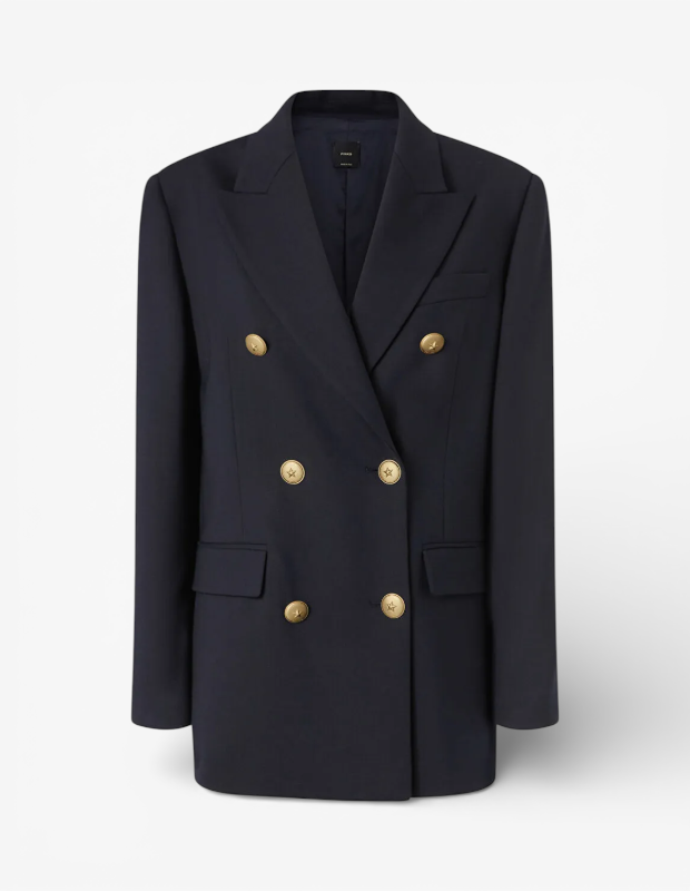 Marka Adı: Pinko
Ürün Adı: Pinko Kadın Standart Fit Blazer
Ürün Cinsiyeti: Kadın
Ürün Tipi: Blazer
Ürün Sezonsallığı: Mevsimsiz
Ürün Çeşidi: Kruvaze Blazer
Ürün Özellikleri:
Bu lacivert Pinko blazer, standart kesimi ve kruvaze tasarımıyla zamansız bir şıklık sunar. Pürüzsüz dokulu kumaşı, keskin hatlı sivri yakaları ve yapılı omuzlarıyla güçlü bir siluet oluşturur. Ön kısmında dört tanesi fonksiyonel, iki tanesi dekoratif olmak üzere altı adet kabartma detaylı altın rengi düğme bulunur. İki adet kapaklı cebi ve uzun kollu tasarımıyla hem klasik hem de modern kombinlere kolayca adapte olabilir.
Öne Çıkan Detaylar:
- Kabartma detaylı, parlak altın rengi düğmeler
- Güçlü ve sofistike bir duruş sağlayan kruvaze kesim ve sivri yakalar
- Derin ve çok yönlü lacivert rengi
Kimler Kullanıyor?:
Garderobuna klasik ama modern bir dokunuş katmak isteyen, işlevselliği ve estetiği bir arada arayan bireyler bu blazerı tercih edebilir. Ofis ortamından özel davetlere, günlük şıklıktan sofistike akşam görünümlerine kadar geniş bir kullanım alanı sunan bu parça, stil sahibi ve güçlü bir duruş sergilemek isteyen herkesin beğenisini kazanır. Zamansız parçalara yatırım yapmaktan hoşlanan ve kolayca kombinlenebilen çok yönlü giysileri tercih edenler için idealdir.