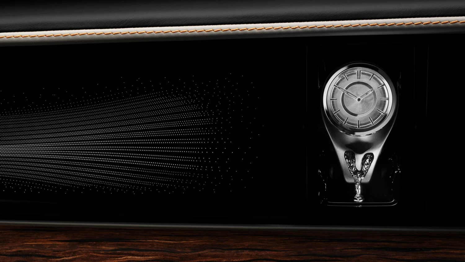 Rolls-Royce Spectre Series 2'nin makyajlı iç mekanında, üstte dikişli deri, sağda Spirit of Ecstasy heykeli ile bütünleşmiş zarif bir gümüş saat, solda ise ışık saçan minik noktacıklardan oluşan modern bir desen ve altta koyu ahşap detay yer alıyor.