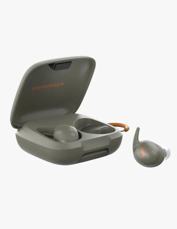 Marka Adı: Sennheiser
Ürün Adı: Sennheiser Unisex Momentum Sport Kulak İçi Bluetooth Kulaklık
Ürün Cinsiyeti: Unisex
Ürün Tipi: Kulak İçi Bluetooth Kulaklık
Ürün Sezonsallığı: Tüm Sezon
Ürün Çeşidi: Kablosuz Kulak İçi Kulaklık (TWS)
Ürün Özellikleri: Bu zeytin yeşili kablosuz kulaklık, Sennheiser'ın özenli tasarımı ve spor odaklı mühendisliğiyle öne çıkar. Şık ve dayanıklı şarj kutusu, kapağında ve iç kısmında turuncu Sennheiser logosu ile markanın kalitesini vurgular. Kulaklıklar, antrenman sırasında güvenli bir tutuş sağlayan ergonomik kulak kanatçıkları ve değiştirilebilir uçlarla konforlu bir kullanım sunar. Vücut ısısı ve kalp atış hızı sensörleri sayesinde performans verilerinizi anlık olarak takip ederken, 15 Hz - 18 kHz geniş frekans aralığı ve 64 Ohm empedans ile güçlü baslar ve net ses kalitesi sunar. Bluetooth 5.2 bağlantısı ile stabil bir deneyim sağlarken, toplam 24 saate varan batarya ömrü ve USB-C şarj desteği ile uzun süreli kullanıma olanak tanır. Sporun en zorlu anlarına ve dış koşullara tam uyum sağlayacak şekilde tasarlanmıştır.
Öne Çıkan Detaylar:
- Akıllı sensörler ile kalp atış hızı ve vücut ısısı takibi
- Sporun en terli anlarına ve dış koşullara tam uyum sağlayan dayanıklı tasarım
- Toplamda 24 saat kesintisiz müzik deneyimi sunan uzun batarya ömrü
Kimler Kullanıyor?: Antrenmanlarını kesintisiz müzik ve kapsamlı sağlık takibiyle zenginleştirmek isteyen aktif yaşam tarzına sahip bireyler bu ürünü tercih edebilir. Spor salonunda veya açık havada performansını takip ederken müziğin ritmiyle motive olanlar, markanın ödün vermeyen ses kalitesiyle basların gücünü iliklerinde hissedeceklerdir. Zeytin yeşilinin zarif tonuyla spor giyimlerine stil katmak isteyenler ve teknolojinin sunduğu en güncel fitness özelliklerini pratik bir kablosuz deneyimle birleştirmek isteyen herkes için ideal bir yol arkadaşıdır.