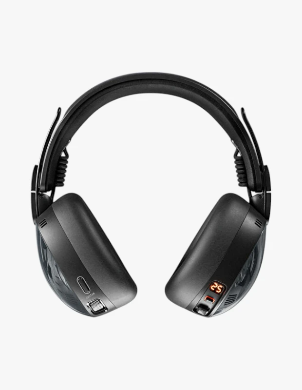 Marka Adı: Skullcandy
Ürün Adı: Skullcandy Crusher Kulak Üstü Bluetooth Kulaklık
Ürün Cinsiyeti: Unisex
Ürün Tipi: Kulak Üstü Kulaklık
Ürün Sezonsallığı: Belirtilmemiş
Ürün Çeşidi: Kablosuz Kulaklık (Bluetooth)
Ürün Özellikleri: Siyah renkli, genç ve dinamik bir tasarıma sahip Skullcandy Crusher, müzik dinleme deneyimini derin baslarla zenginleştirmek isteyenler için tasarlanmış bir kulak üstü kulaklıktır. Ayarlanabilir bas titreşim sistemi sayesinde kullanıcılar bas yoğunluğunu istedikleri gibi kontrol edebilirler. Aktif gürültü engelleme (ANC) özelliği ile dış sesleri izole ederken, dahili mikrofon ve earcup üzerindeki buton kontrolleri çağrı yönetimi ve müzik kontrolü sağlar. Katlanabilir yapısı taşımayı kolaylaştırırken, esnek kafa bandı ve kalın yastıklı pedler uzun süreli kullanımlarda konfor sunar. Bluetooth bağlantısı ile kablosuz kullanım imkanı sunan kulaklık, 50 saate kadar pil ömrü ve hızlı şarj desteği ile dikkat çeker; ayrıca 3.5 mm kablo girişi sayesinde kablolu kullanım opsiyonu da mevcuttur. Sağ kulaklık üzerinde dijital pil göstergesi (görselde yüzde 25 olarak belirtilmiştir) mevcuttur.
Öne Çıkan Detaylar:
- Ayarlanabilir bas titreşim sistemi ile müziği hissedilebilir kılar.
- 50 saate kadar uzun pil ömrü ve hızlı şarj desteği sunar.
- Aktif gürültü engelleme (ANC) ve katlanabilir ergonomik tasarıma sahiptir.
Kimler Kullanıyor?: Müzikle olan bağını derin baslarla ve hissedilebilir bir deneyimle güçlendirmek isteyen herkes bu kulaklığı tercih edebilir. Dinamik ve modern bir tarza sahip olan, müzik dinlerken stilini de yansıtmayı seven, uzun pil ömrü sayesinde gün boyu kesintisiz müzik keyfi arayan ve dış dünyadan izole olmak isteyen kullanıcılar için idealdir. Özellikle elektronik müzik, hip-hop gibi bas yoğunluklu türleri sevenler, kulaklığın sunduğu ayarlanabilir titreşim özelliği ile benzersiz bir deneyim yaşayabilir.