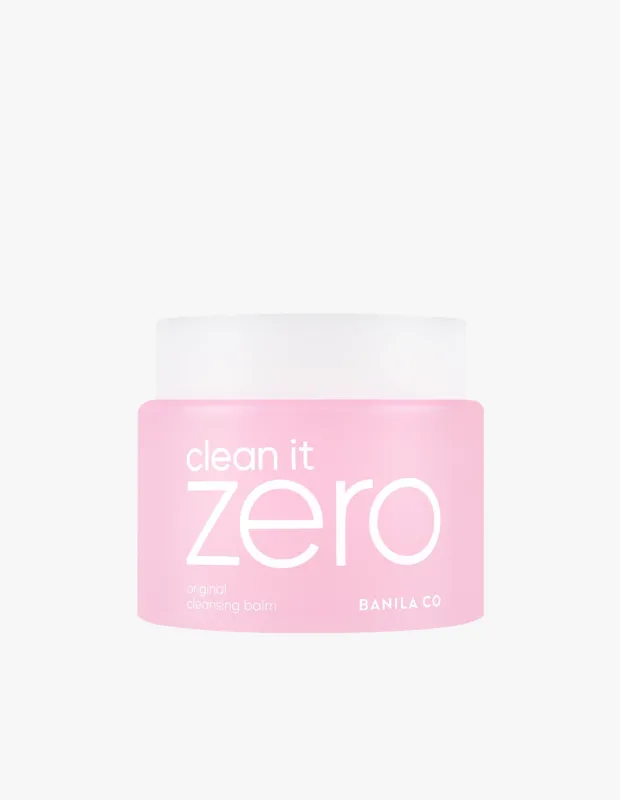 Marka Adı: Banila Co
Ürün Adı: Banila Co Clean It Zero Original Temizleme Balmı
Ürün Cinsiyeti: Unisex
Ürün Tipi: Temizleme Balmı
Ürün Sezonsallığı: Belirtilmemiş
Ürün Çeşidi: Makyaj Temizleyici
Ürün Özellikleri: Bu pembe ambalajlı temizleme balmı, makyajı, kiri ve gün içinde cilde biriken kalıntıları nazikçe çözerek temizlemeye yardımcı olur. Papaya, Acerola ve E Vitamini gibi içeriklerle zenginleştirilmiş formülü, cildi yıpratmadan derinlemesine arındırırken, mineral yağlar sayesinde hassas ciltlerde bile nazik bir temizlik deneyimi sunar. Cildin doğal nem dengesini korumayı hedefler.
Öne Çıkan Detaylar:
- Makyajı, güneş kremini ve kiri etkili bir şekilde temizler
- Papaya, Acerola ve E Vitamini ile zenginleştirilmiş formül
- Hassas ciltler dahil tüm cilt tipleri için nazik temizlik sağlar
Kimler Kullanıyor?: Cilt bakım rutininde pratik ve etkili bir temizlik arayan, makyajını veya güneş kremini cildinden nazikçe arındırmak isteyen herkes bu ürünü tercih edebilir. Özellikle hassas cilt bariyerine sahip olanlar ve cildini tahriş etmeden derinlemesine temizlemek isteyen kullanıcılar için ideal bir seçimdir. Yoğun bir günün ardından cildini rahatlatmayı hedefleyen bireylerin akşam rutininin vazgeçilmezi olabilir.