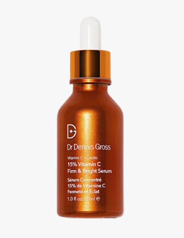 Marka Adı: Dr. Dennis Gross
Ürün Cinsiyeti: Belirtilmemiş
Ürün Tipi: Serum
Ürün Sezonsallığı: Tüm Sezonlar
Ürün Çeşidi: C Vitamini Serumu
Ürün Özellikleri: Bu Dr. Dennis Gross serumu, cildi sıkılaştırmak ve aydınlatmak üzere %15 C Vitamini ve Laktik asit ile formüle edilmiştir. 30 ml (1.0 fl oz) hacmindeki damlalıklı cam şişesi, ürünün konsantre yapısını vurgular. Güçlü bir antioksidan olarak kırışıklık ve koyu leke görünümünü hedefleyerek cildin daha aydınlık ve canlı olmasına katkı sağlar, leke görünümünü azaltmaya yardımcı olur. Ayrıca çevresel faktörlere karşı koruyucu bir bariyer oluşturarak cildin genel sağlığını destekler. Ürünün ambalajı ve içeriği bilimsel bir yaklaşımı ve etkili sonuçları temsil eden bir stil sunar.
Öne Çıkan Detaylar:
- %15 C Vitamini ve Laktik Asit içeren formül
- Cildi sıkılaştırma ve aydınlatma etkisi
- Antioksidan özelliği ile cilt bariyerini destekleme
Kimler Kullanıyor?: Bu serum, ışıltılı, sıkı ve aydınlık bir cilt görünümü arayan, cilt tonu eşitsizlikleri ve ince çizgilerle mücadele etmek isteyen kişilere hitap eder. Özel günler öncesinde cildini yoğun bir bakıma almak isteyenler ya da günlük rutininde güçlü antioksidan koruma ve yenilenme hedefleyen herkes için uygundur. Sağlıklı, dolgun ve canlı bir cilde sahip olmayı önemseyen, bilimsel içeriklere dayalı cilt bakımını tercih edenler bu ürünü kullanabilir.