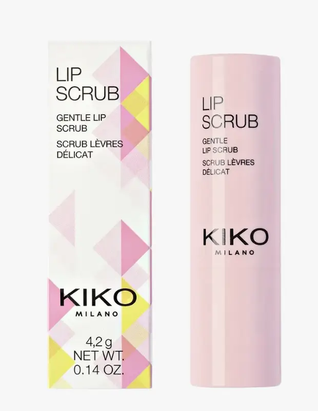 Marka Adı: Kiko Milano
Ürün Cinsiyeti: Belirtilmemiş
Ürün Tipi: Dudak Peelingi
Ürün Sezonsallığı: Belirtilmemiş
Ürün Çeşidi: Stick Dudak Peelingi
Ürün Özellikleri: Bu ürün, dudakları nazikçe ölü derilerden arındırmak için tasarlanmış, çubuk formunda bir dudak peelingidir. Açık pembe renkteki silindirik ambalajı ile pratik ve kolay bir kullanım sunar. Ürünün dış kutusu, beyaz zemin üzerinde pembe ve sarı tonlarında modern, geometrik desenlerle süslenmiştir. Toplam net ağırlığı 4.2 gram (0.14 oz) olup, dudaklara pürüzsüz ve yumuşak bir doku kazandırmayı hedefler.
Öne Çıkan Detaylar:
- Dudakları nazikçe soyarak ölü derilerden arındıran hassas formül.
- Pratik çubuk (stick) yapısı sayesinde kolay ve hijyenik uygulama imkanı.
- Dudakları ruj ve diğer dudak ürünleri uygulamalarına hazırlayan pürüzsüzleştirici etki.
Kimler Kullanıyor?: Dudaklarını ölü derilerden arındırarak daha pürüzsüz, yumuşak ve bakımlı bir görünüme kavuşturmak isteyen herkes bu ürünü tercih edebilir. Özellikle ruj uygulamalarından önce dudak zemininin kusursuz olmasını arzulayanlar veya dudak kuruluğu ve çatlaklarından şikayetçi olup nazik bir çözüm arayanlar için idealdir. Özel günler ve makyaj hazırlık rutinlerinde bakımlı dudaklara sahip olmak isteyenler tarafından da kullanılabilir.