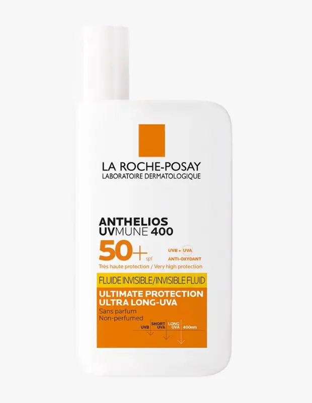 Marka Adı: La Roche-Posay
Ürün Cinsiyeti: Belirtilmemiş
Ürün Tipi: Güneş Koruyucu Akışkan
Ürün Sezonsallığı: Tüm Sezonlar
Ürün Çeşidi: Akışkan Dokulu, Parfümsüz
Ürün Özellikleri: Bu La Roche-Posay Anthelios UVMune 400 güneş koruyucu akışkan, SPF 50+ ile çok yüksek koruma sunar. UVB, kısa ve ultra uzun UVA (400nm'ye kadar) ışınlarına karşı etkili bir kalkan oluştururken, antioksidan içeriğiyle cildi çevresel faktörlere karşı güçlendirir. Görünmez, akışkan dokusu sayesinde ciltte ağırlık yapmaz, kolayca emilir ve beyaz iz bırakmaz. Dermatolojik olarak test edilmiş olup, hassas ciltler için ideal olan parfümsüz bir formüle sahiptir.
Öne Çıkan Detaylar:
- SPF 50+ ile çok yüksek koruma sağlar.
- Ultra uzun UVA ışınlarına (400nm'ye kadar) karşı koruma özelliği taşır.
- Görünmez ve akışkan dokusu sayesinde ciltte ağırlık yapmaz.
- Antioksidan içeriği ile cildi çevresel faktörlere karşı korur.
- Parfümsüz formülüyle hassas ciltler için uygundur.
Kimler Kullanıyor?: Cilt sağlığını önceliklendiren, günlük rutininde güçlü ve geniş spektrumlu güneş korumasına önem veren herkes bu akışkan formülü tercih edebilir. Özellikle retinol, asitler gibi aktif içerikler kullananlar, hassas cilde sahip olanlar veya ciltlerini çevresel faktörlerin yaşlandırıcı etkilerinden korumak isteyenler için ideal bir seçimdir. Ciltte ağırlık yapmayan, görünmez bir bitiş arayan ve cildinin gün boyu rahat hissetmesini isteyen kişiler için günlük kullanıma uygun bir üründür.